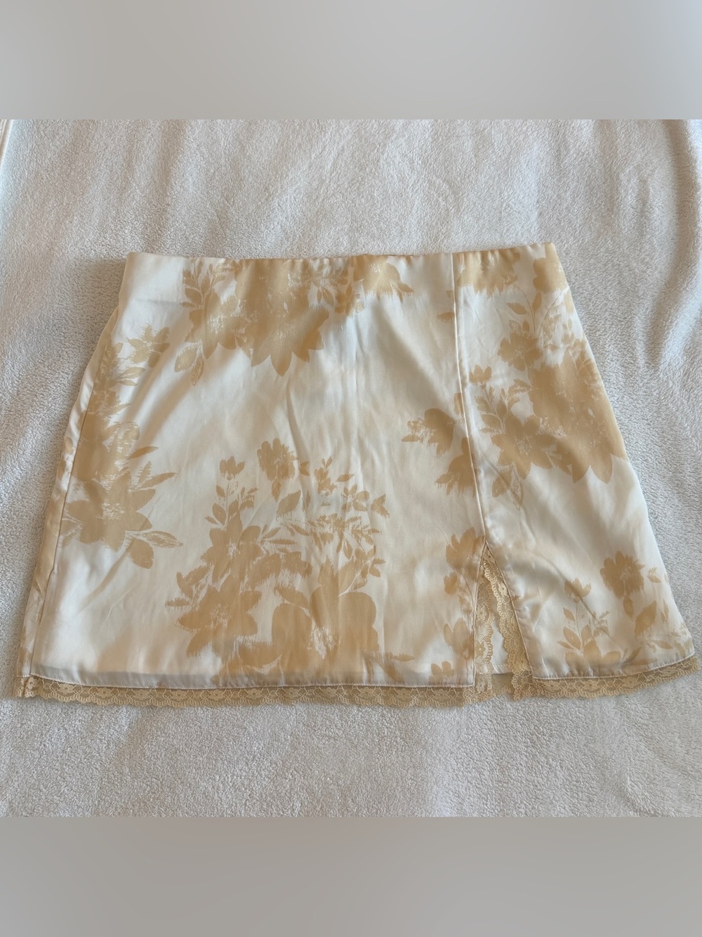 American Eagle Cream and Beige Floral Satin Mini Skirt